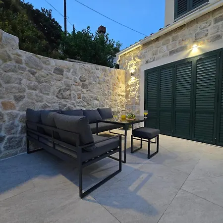Villa Stone *
