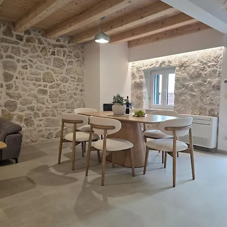 Villa Stone *